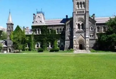 2022加拿大多伦多大学留学费用一年多少?